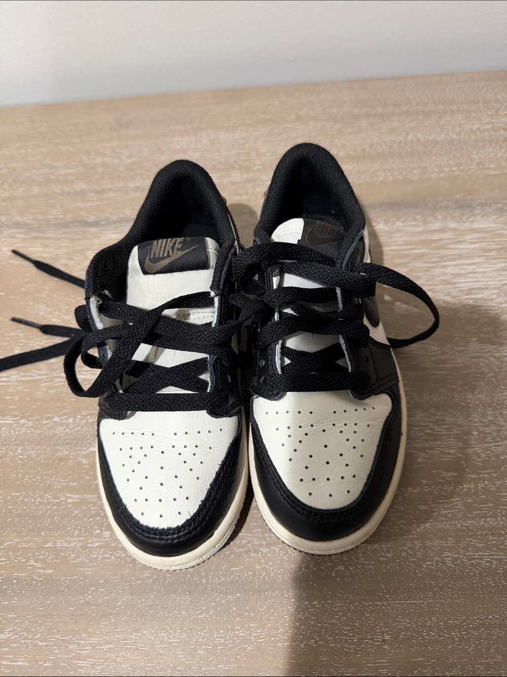 Nike Kids Black and Cream Low-Top Sneakers